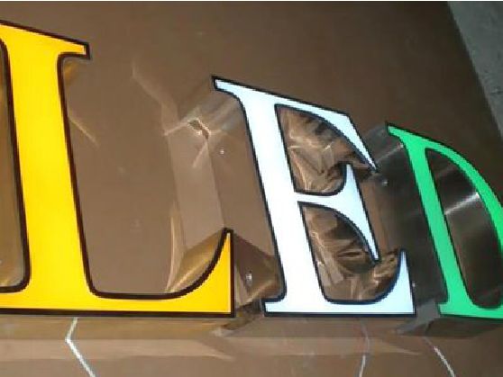 宜城介绍LED招牌的基础知识。